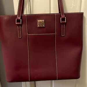 Dooney and Bourke Large Lexington.No scratch or marks
